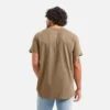 Kortärmad T-shirt med ficka – herr-T-shirt med korta ärmar i brunt