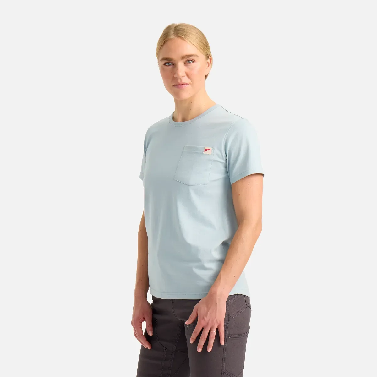Kortärmad T-shirt med ficka Kortärmad T-shirt för dam i stålblått