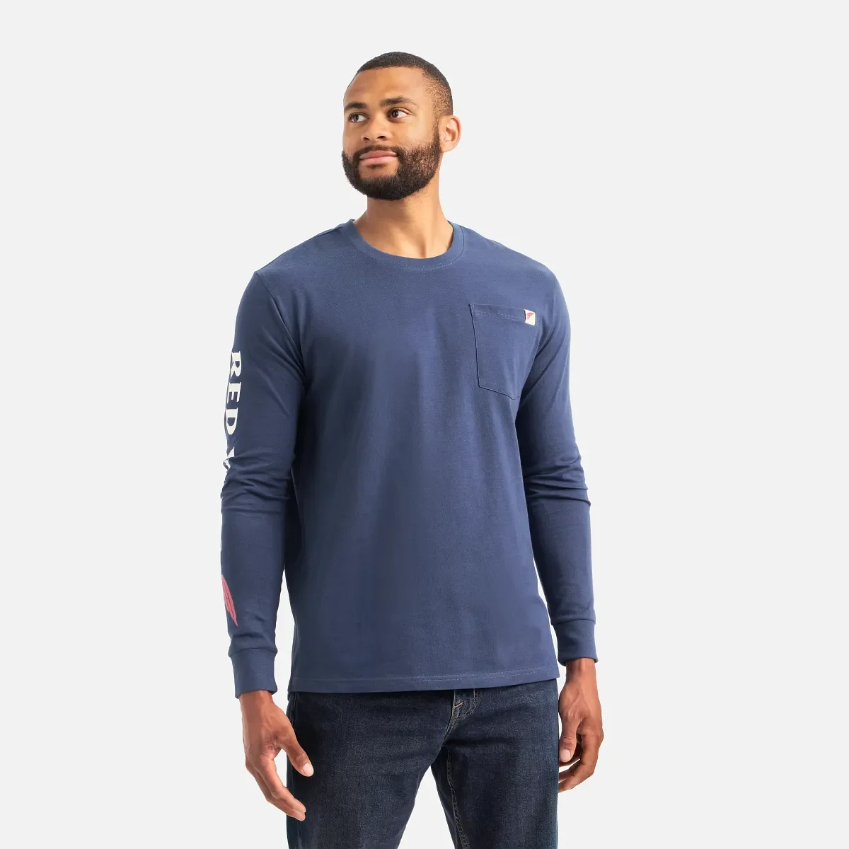 Långärmad T-shirt med ficka och tryck på ärmen – herr-T-shirt i marinblått