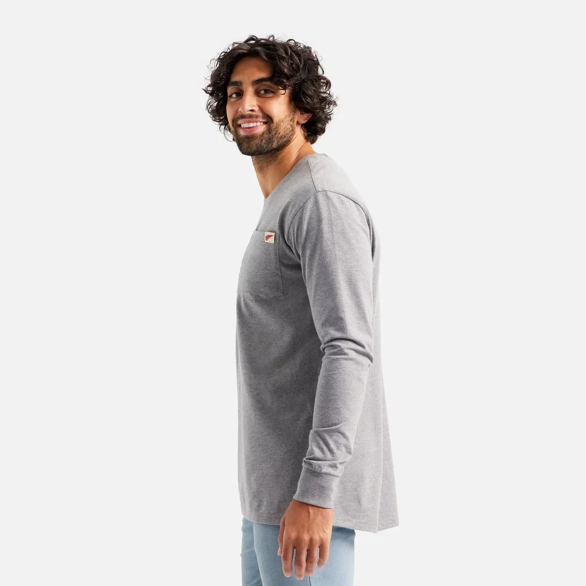 Långärmad T-shirt med ficka och tryck på ärmen – herr-T-shirt i melerad grå