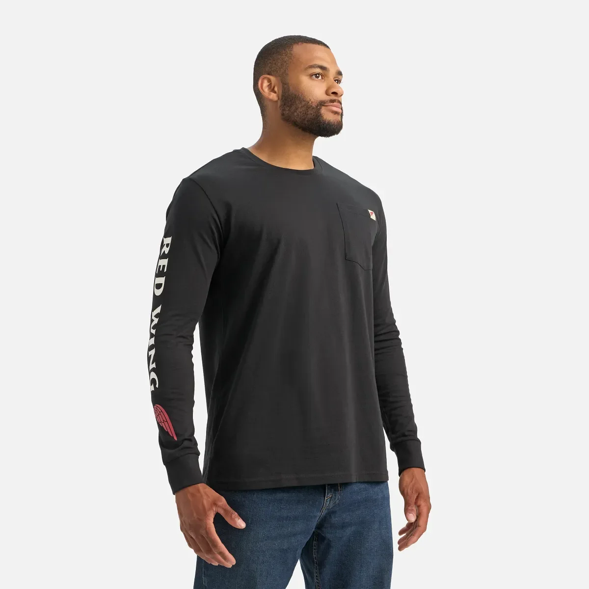 Långärmad T-shirt med ficka och tryck på ärmen – herr-T-shirt i svart