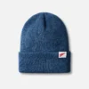 Stickad mössa med logotyp Stickad mössa med logotyp i mörk denim