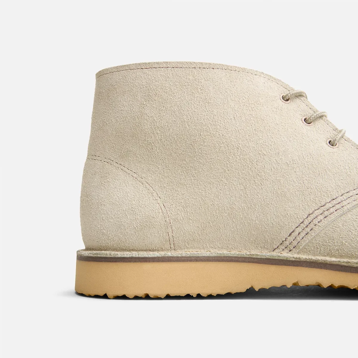 Weekender Chukka – herrchukka i vitt sandfärgat Mohave-läder